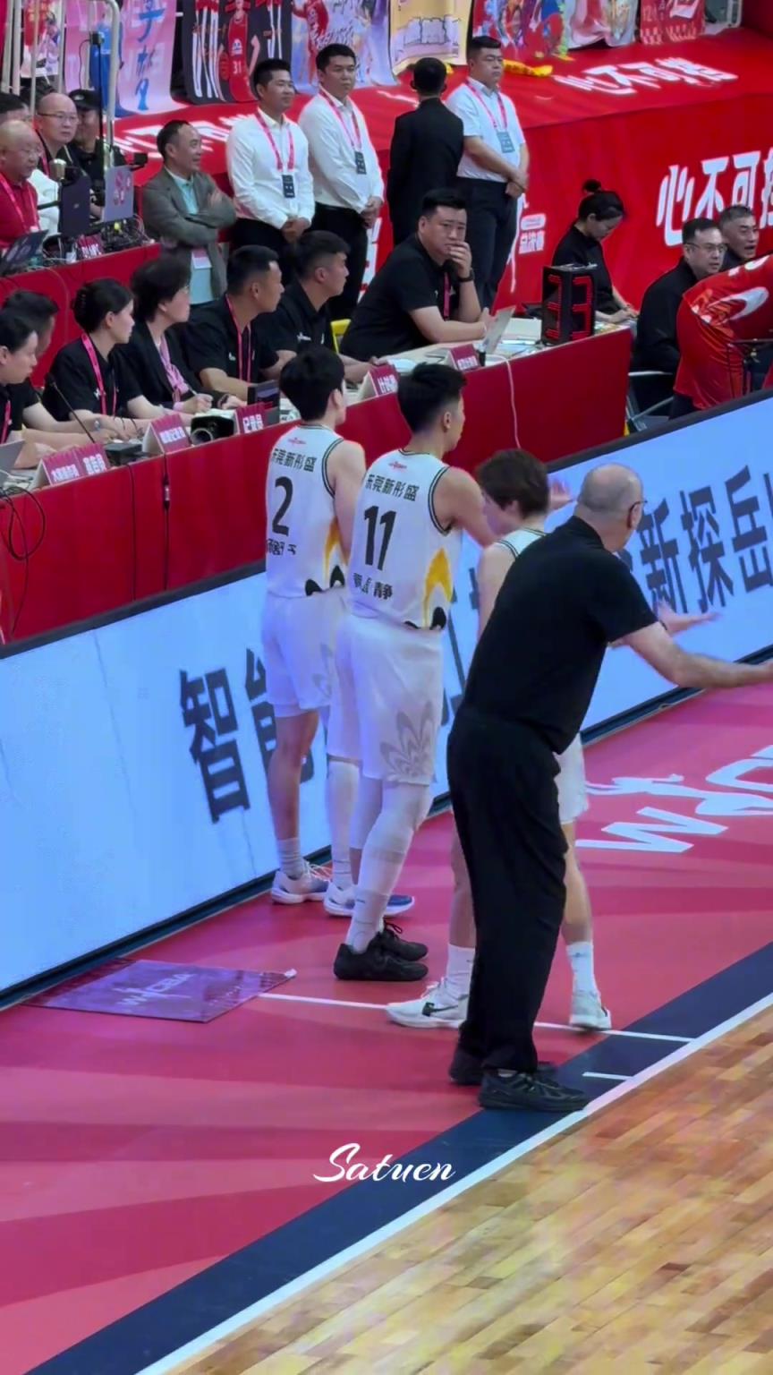 無奈的一家三口！絕望的教練，氣瘋了的皮總！