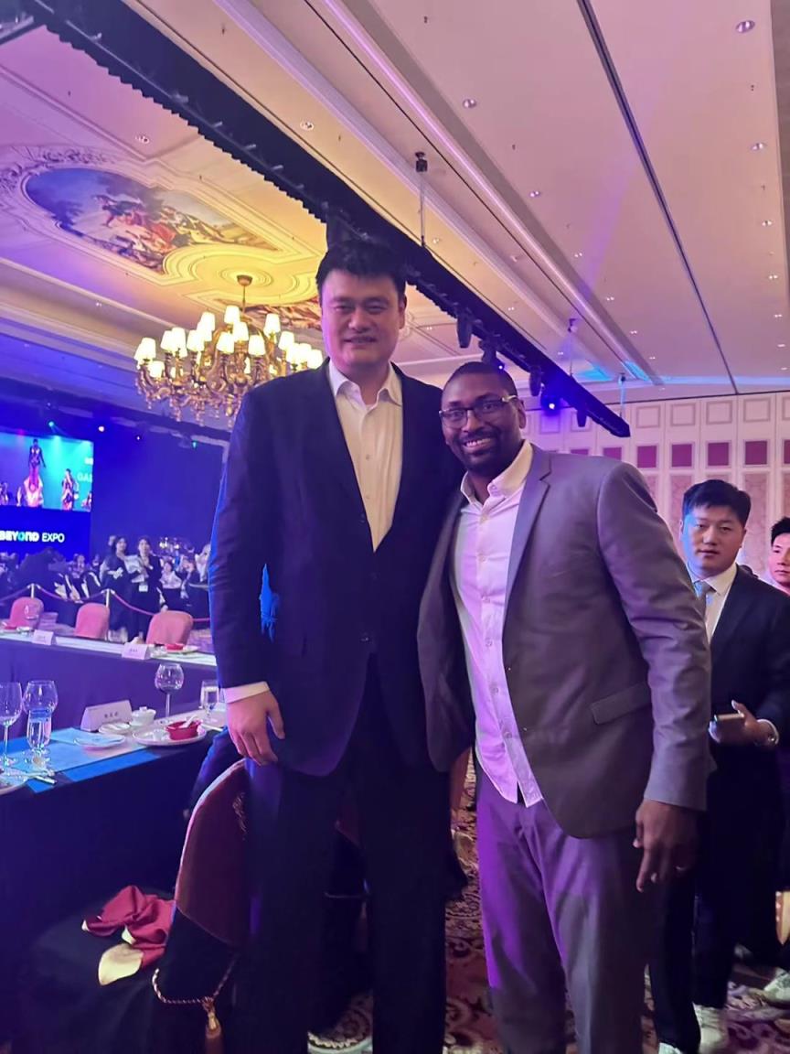 阿泰斯特曬與姚明合照：這是我最喜歡的隊友 姚?。?>
                                <div   id=