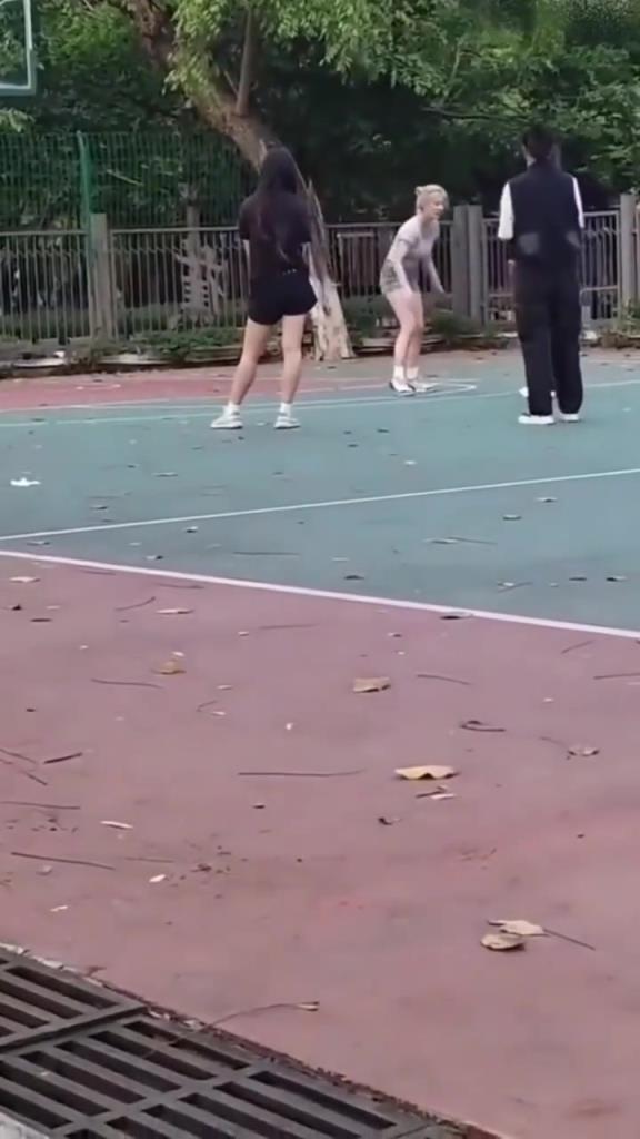 上來就背打女生的男人，真的活該沒有女朋友啊