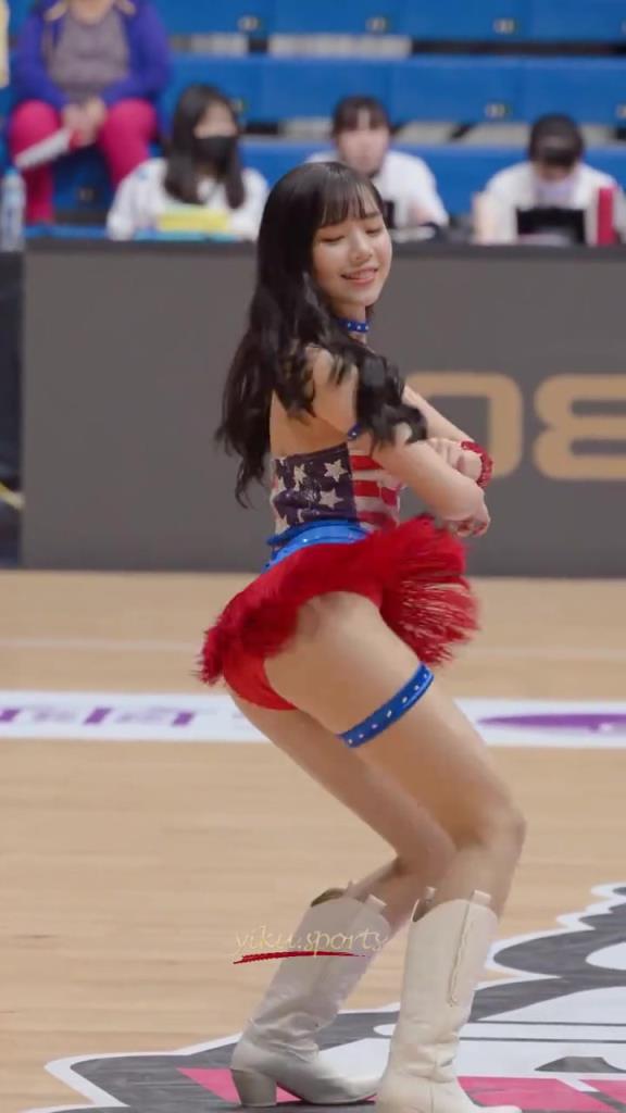 最好的啦啦隊(duì)小姐姐！自信，健康充滿活力！