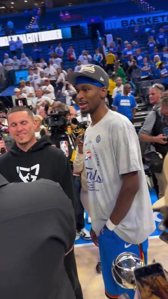 道理我都懂，但是為什么亞歷山大拿到MVP之后要掏襠