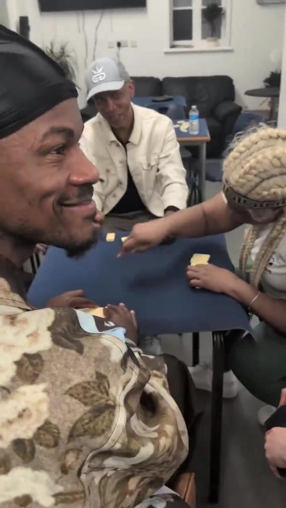 想找到巴特勒很簡單，因為他不在籃球場，就在棋牌室